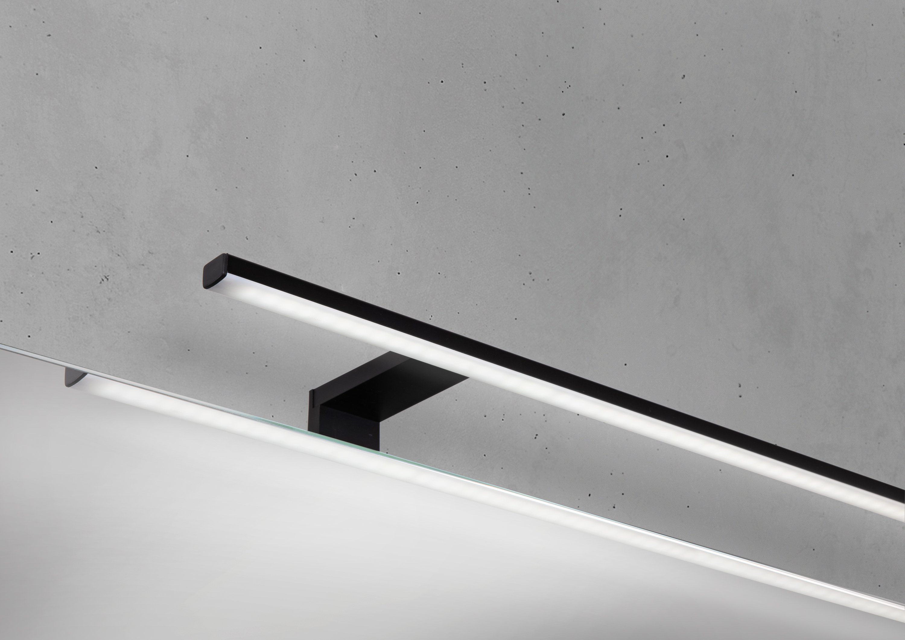Spiegelschrank 140 cm mit MULTI LED Aufsatzleuchte Doppelspiegeltüren