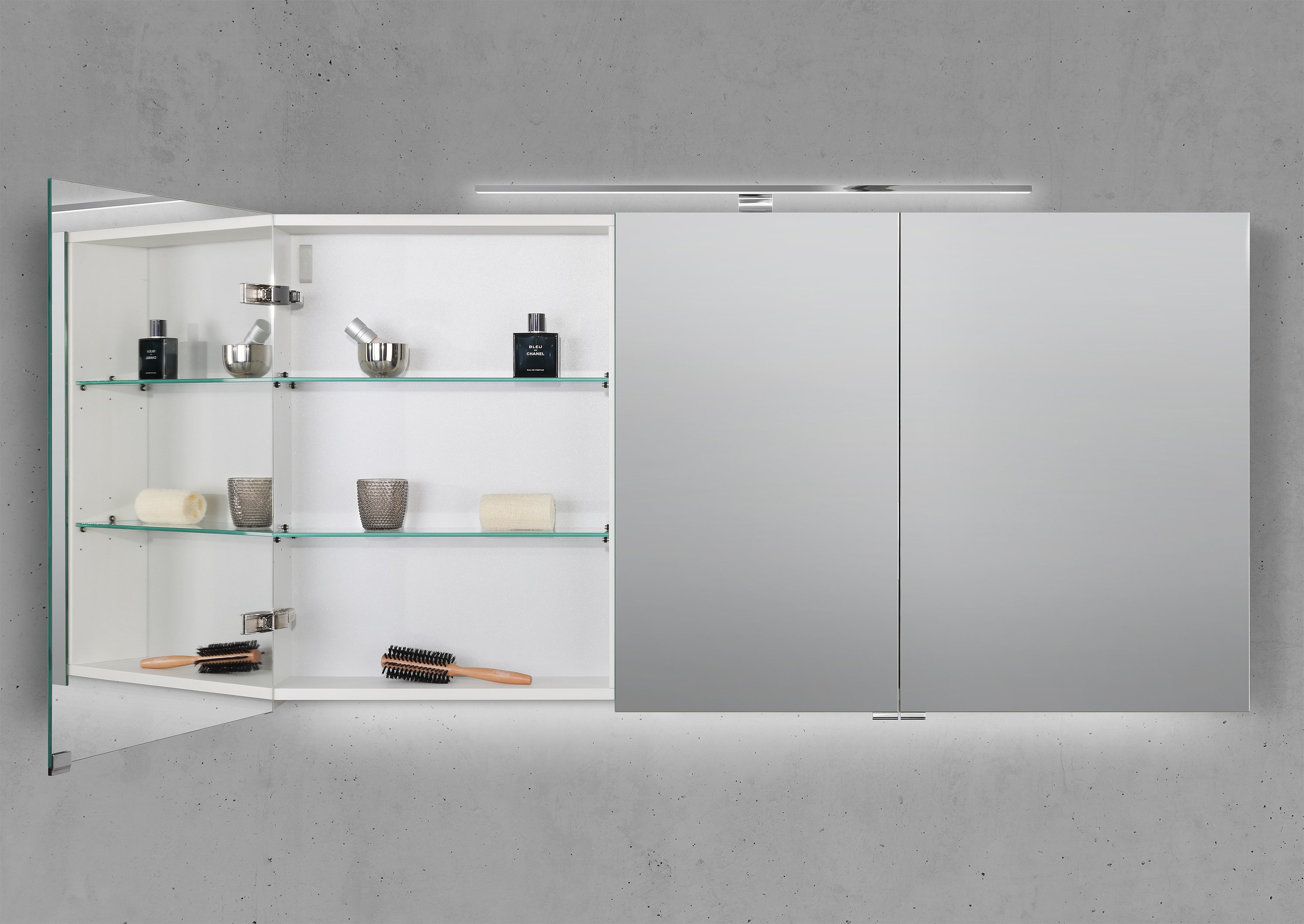 Spiegelschrank 140 cm mit LED Chrom Beleuchtung Doppelspiegeltüren