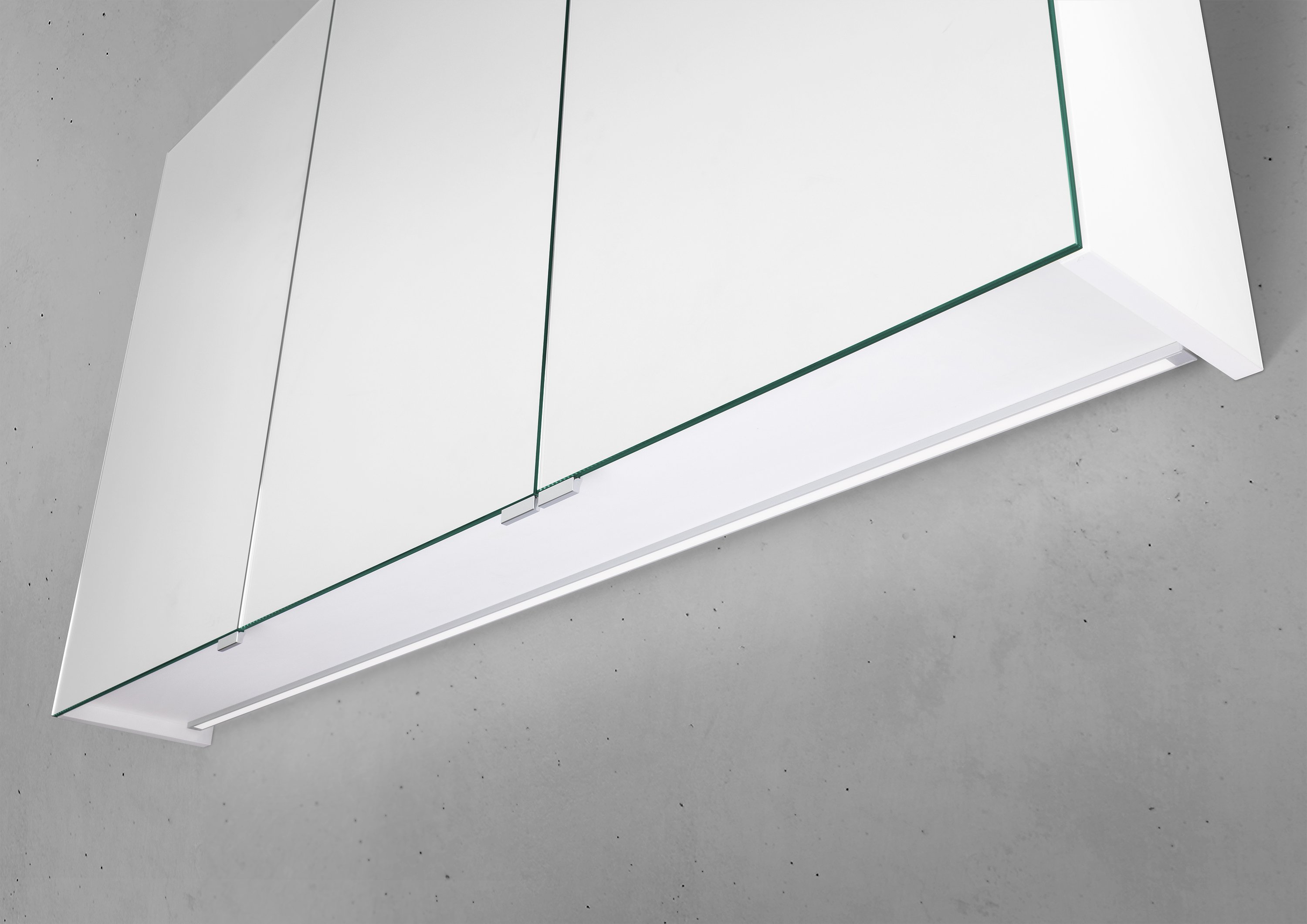 Spiegelschrank 140 cm integrierte MULTI Light LED Beleuchtung Doppelspiegeltüren