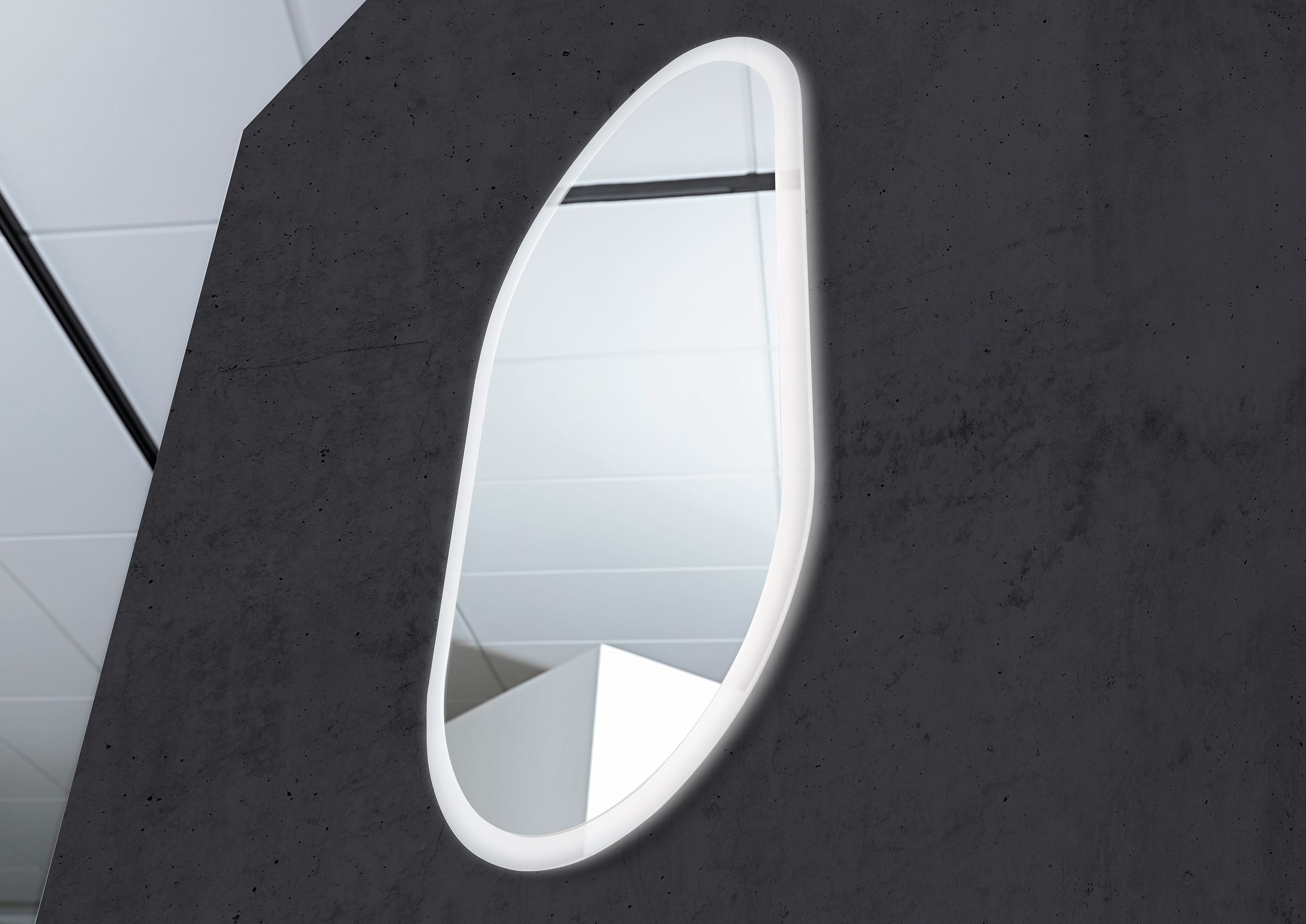 Design LED-Lichtspiegel Oval 50x90cm mit Sensorschalter und Memory-Funktion